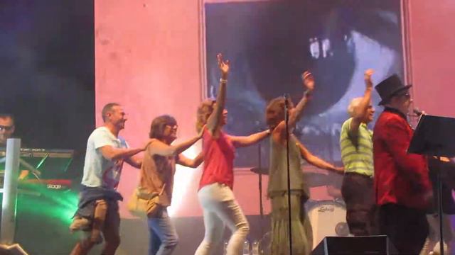 La Orquesta Mondragon - Viaje Con Nosotros, concierto Baiona2018 смотреть онлайн