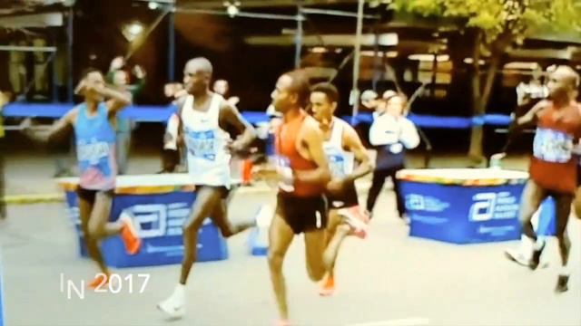 Kamworor vs Desisa battles @ New York Marathon смотреть онлайн