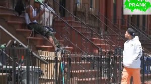 ПАРНК. ОПЯТЬ КОШМАРИМ БАНДОСОВ РАСПАЛЬЦОВКАМИ (ПРАНК В ГЕТТО)