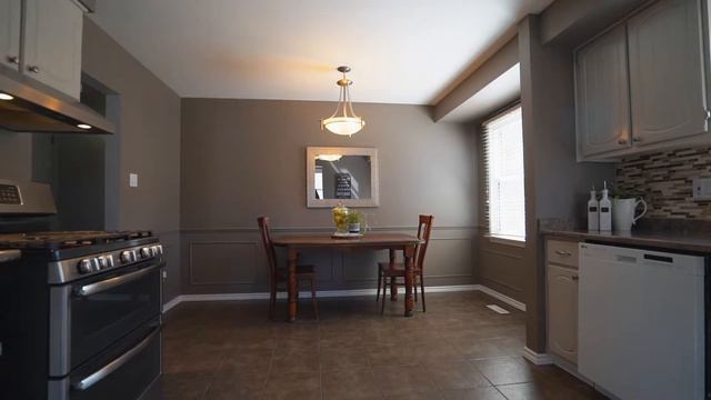 *SOLD* 819 Grenfell Drive, London