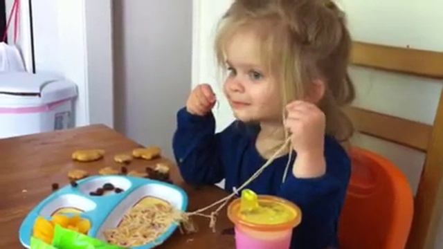Snorig Nami äter lunch смотреть онлайн