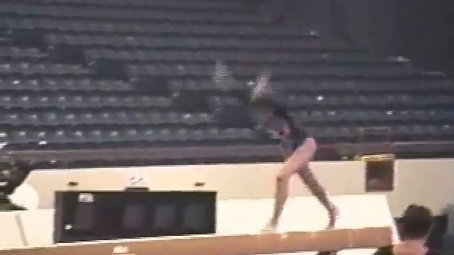 Henrietta Onodi 1991 Worlds Podium Training Compulsory BB смотреть онлайн