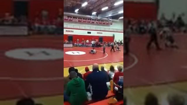 Lake Bennett wrestling in Holly смотреть онлайн