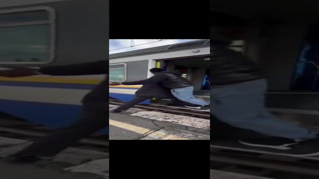 Немецкие проводники получили разрешение от руководства не проверять билеты у мигрантов смотреть онлайн