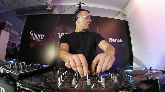 David Herrero Y John Acquaviva - Vicious Live @ Www.viciousmagazine.com