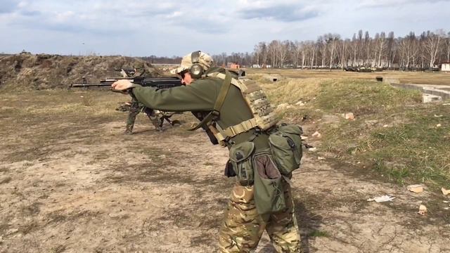 Стрельба полной очередью АК-74, удержание, хват, стойка, автоматический огонь. SLOWMOTION CAM.