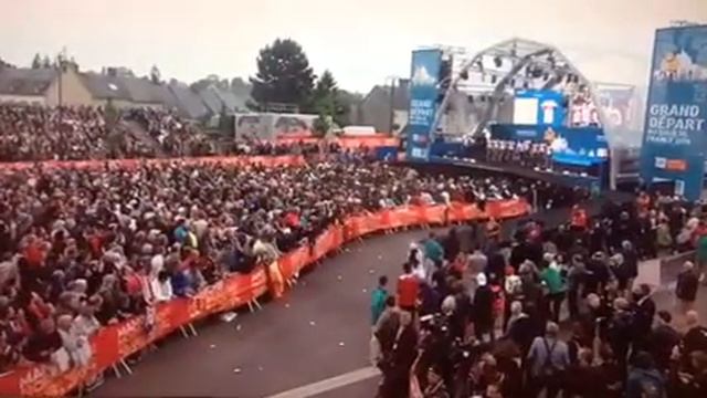 Sondre Holst Enger dances at presentation TdF 16 смотреть онлайн
