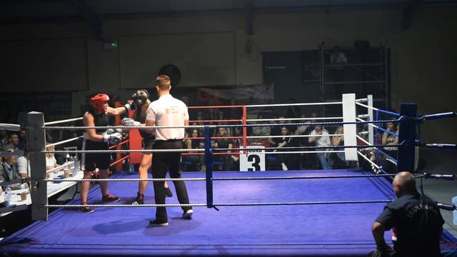 Annaka Lloyd V Emma Tanner смотреть онлайн