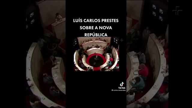 LUIS CARLOS PRESTES FALA SOBRE A NOVA REPÚBLICA смотреть онлайн