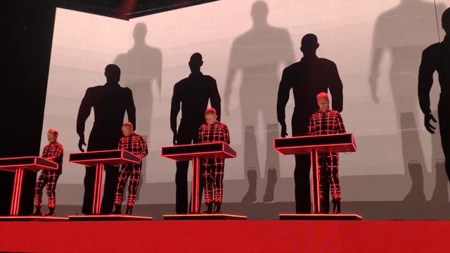 Kraftwerk @ Vivo Rio: The Robots