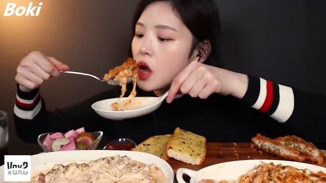 MUKBANGERS CREAMIEST PASTA смотреть онлайн