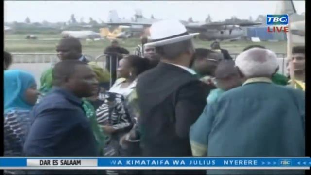LIVE: Rais Magufuli apiga Ngoma, Mama Samiah, Mama Janeth wakicheza mbele смотреть онлайн