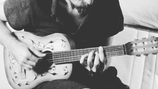 Перебор на маленькой гитарке смотреть онлайн