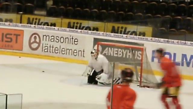 Niklas Svedberg, Dan Hinote and Markus Naslund in practice with MoDo Hockey смотреть онлайн