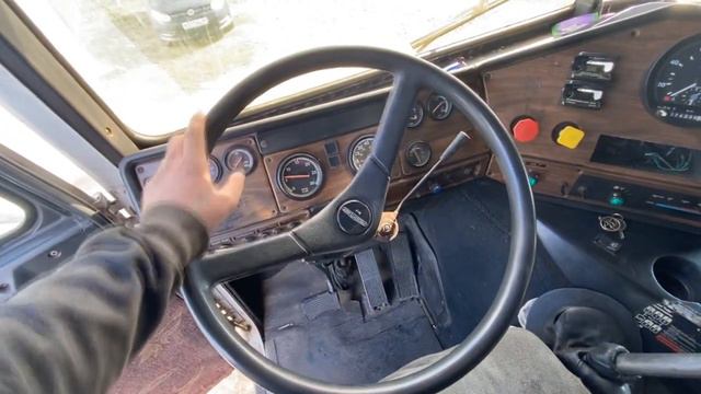 Стер тормоза, опаздываю на загрузку! Снова весь в работе и ремонте Freightliner FLB смотреть онлайн