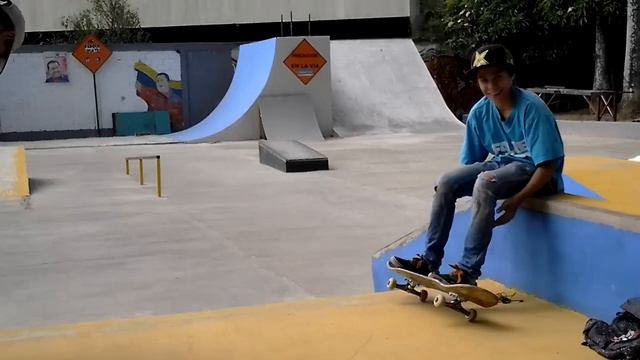 Entrevista a el Skater Ricardo Almeida,en las Pruebas del Skatepark Trainer Center Three смотреть онлайн
