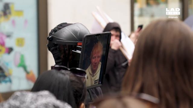 Ed Sheeran Surprises Fans As An Avatar | @LADbible смотреть онлайн