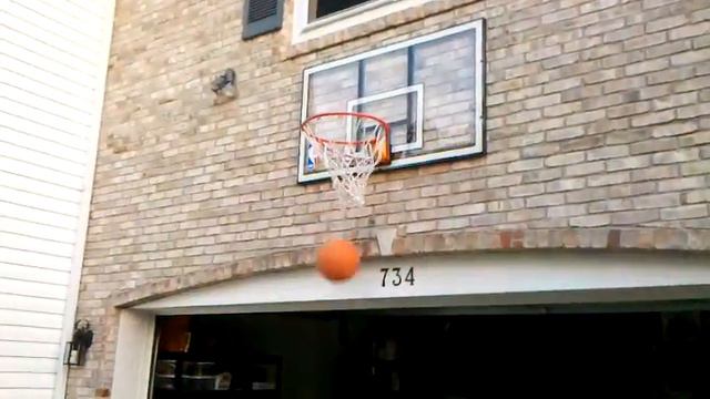 Zack Attempts To Imitate Kyle Singler смотреть онлайн