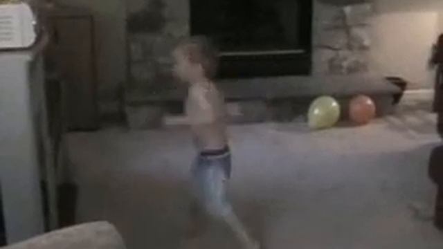 Ethan's Numa Numa Dance смотреть онлайн