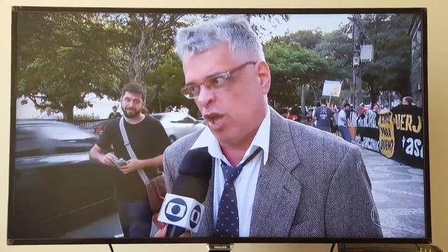 RJTV 13/07/2016- Escracho Em Frente Ao Prédio De Julio Bueno, Secretário Estadual De Fazenda