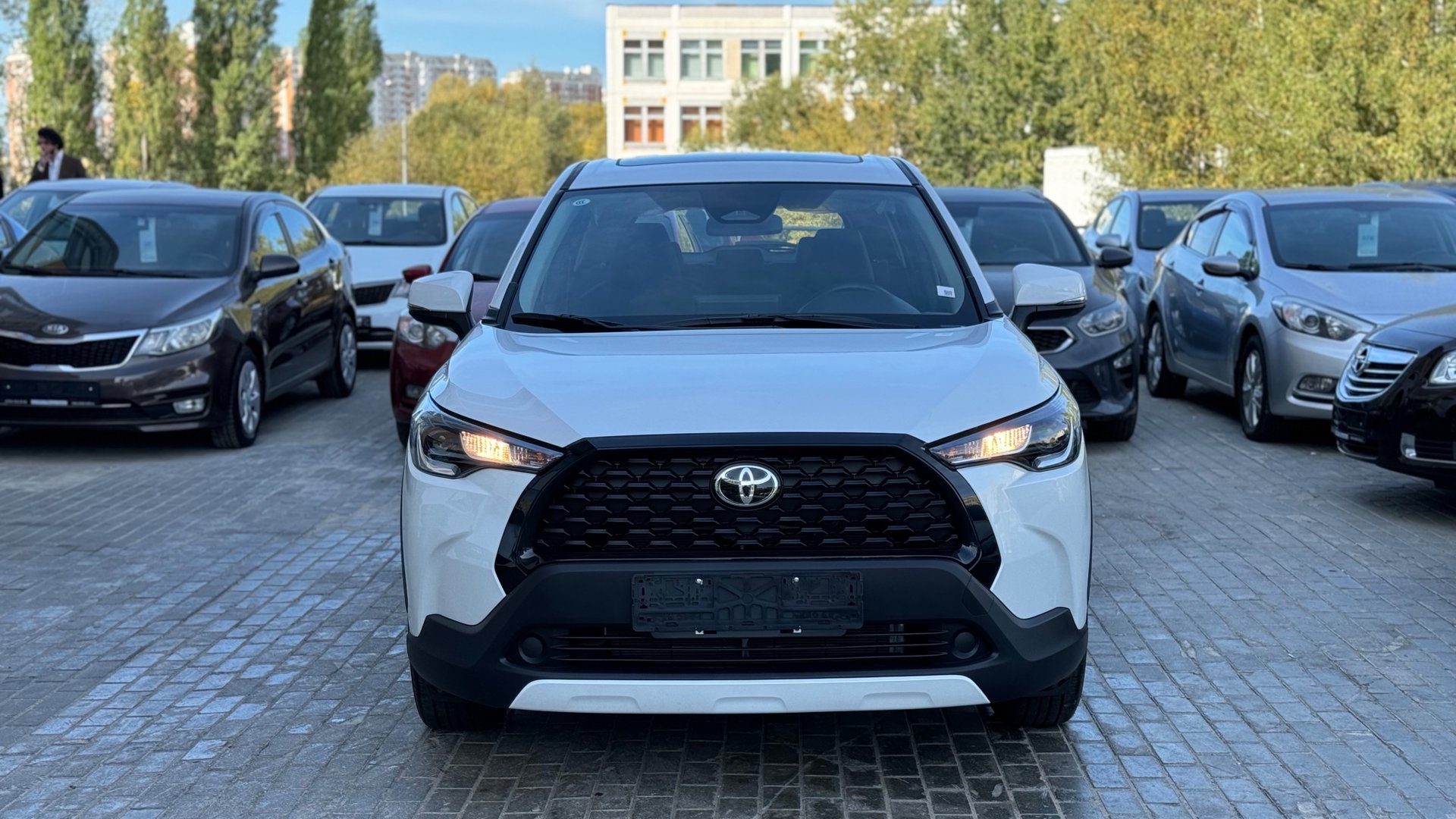 Toyota Corolla Cross смотреть онлайн