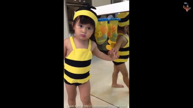 Gelagat Comel Bella Sophea Isabella Baju Lebah Tengok Cermin: Datin Dr. Halina Sheikh Muszaphar смотреть онлайн