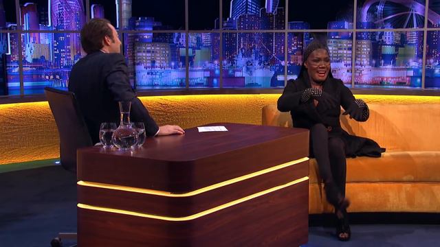 Grace Jones Set Fire To Dolph Lundgren's Clothes | The Jonathan Ross Show смотреть онлайн