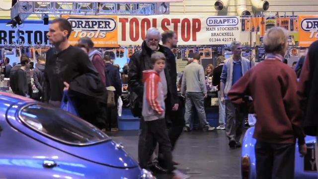 Sir Stirling Moss at the Peter James/Stewart Miller Insurance stand at the Classic Motor Show 2013 смотреть онлайн