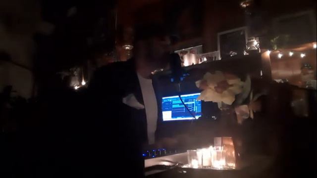 Craig Adams Musique 'Between The Moonlight And The Melody' (Live, phoned from home 1/29/21) смотреть онлайн