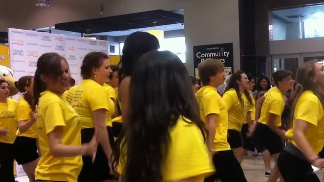 Naya at the Sunshine Foundation Event смотреть онлайн