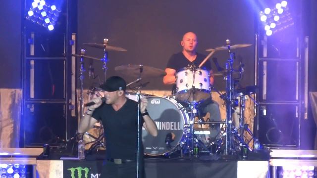 Cole Swindell - Roller Coaster (Live, Luke Bryan "Cover") смотреть онлайн