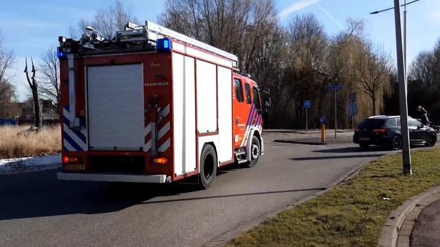 Prio 1 brandweer Hendrik Ido Ambacht 18-6431 met spoed naar een melding in Zwijndrecht! смотреть онлайн