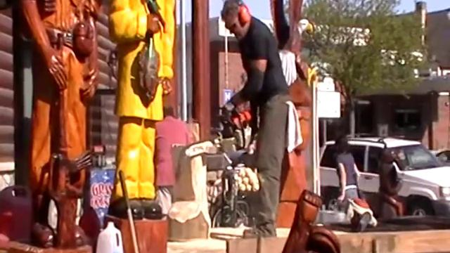 Wood carving demonstration - Wagner Hardware Grand Opening смотреть онлайн