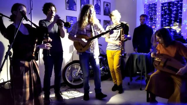 La Charge / Catogan, Hilt & Duo Cardamon