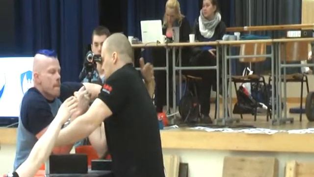 Topi Juvonen vs. Jussi Koskinen. Kädenväännön SM 2016 смотреть онлайн