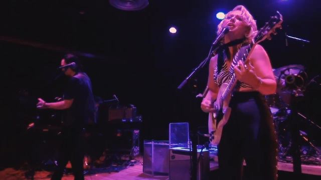 Samantha Fish & Jesse Dayton Perform The Fantastic 