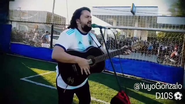 a un año sin Diego Maradona recordemos el homenaje de Yuyo Gonzalo la última voz que le canto смотреть онлайн