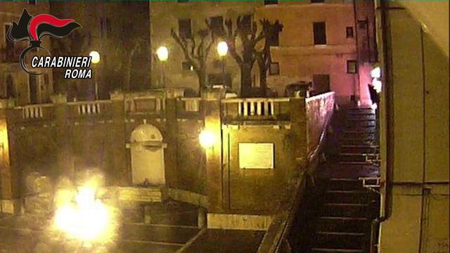 MONTEROTONDO - Incendio negozio di marijuana legale, i carabinieri risalgono all'autore смотреть онлайн