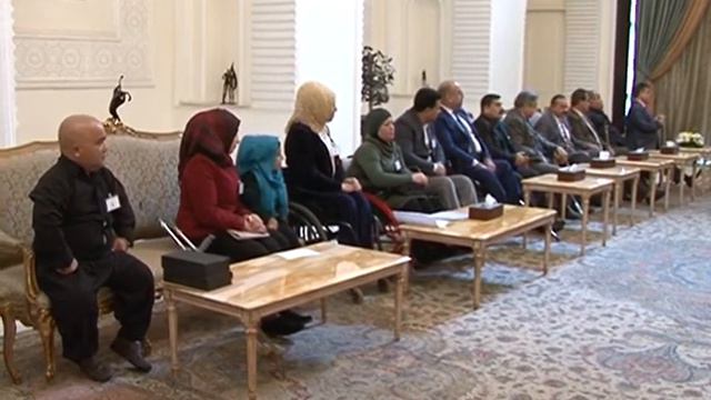 رئيس الجمهورية يستقبل المعوقين смотреть онлайн