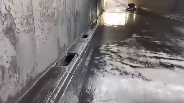 Se Encuentra Anegado El Carril De Extrema Derecha De La Avenida Lorenzo Boturini Por Fuga De Agua