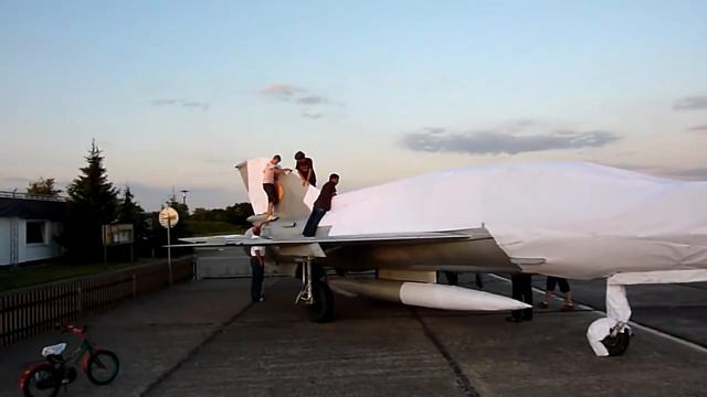 Wrapping the MIG at Stendal airport EDOV смотреть онлайн