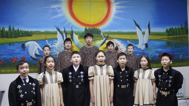 Ансамбль "Дьулуур" Мэйик сурун оскуолатын уорэнээччилэр смотреть онлайн