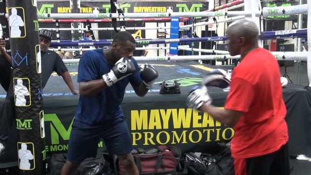 Floyd Mayweather Sr. & Andrew Tabiti are the best padwork combo in the business- Judge for yourself смотреть онлайн