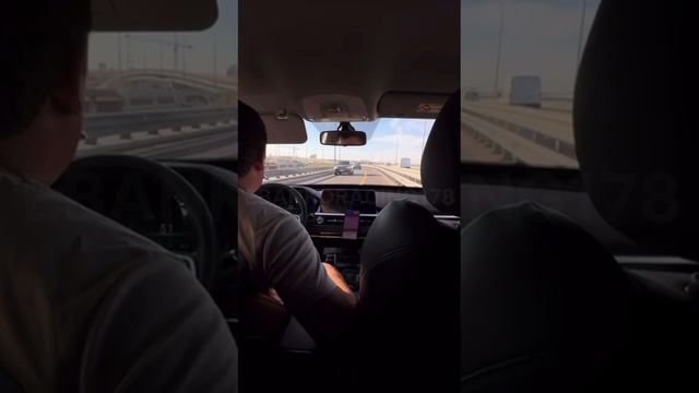 Таксист поехал на машине встречку