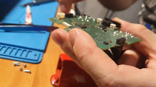 замена неисправного потенциометра на DualSense смотреть онлайн