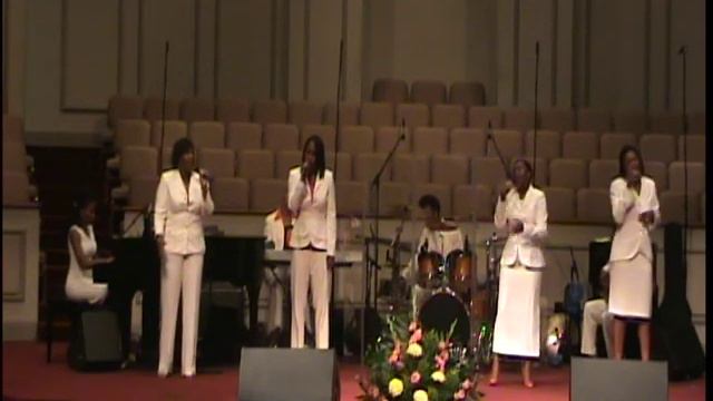 Hersanctuary singing Kirk Franklin's "Hold Me Now" смотреть онлайн