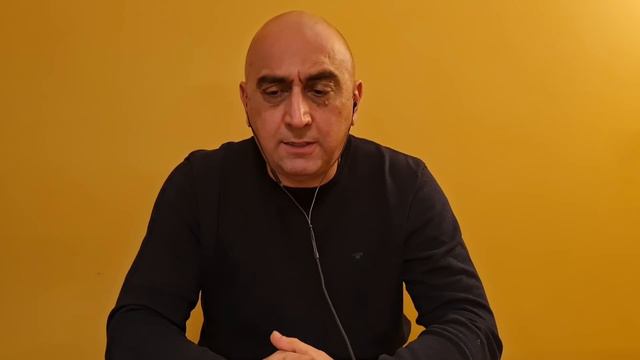 С Бутонките напред: Тъжно синьо смотреть онлайн
