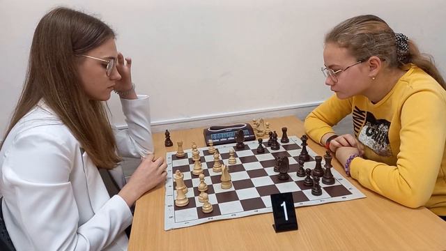 Miss Sofia (1824) 🆚 Miss Sofya (1825) Strong attack\Сильная атака на короля!