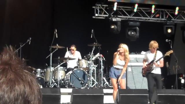 Emily Osment - Lets be friends.mp4 смотреть онлайн