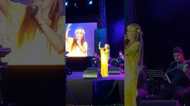 فلة تهدي أغنية خاصة للمناضلة الجزائرية جميلة بوحيرد من على مسرح مهرجان جميلة